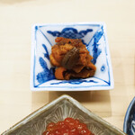 日本橋蛎殻町 すぎた - 甘く煮付けた鮟肝とうにの佃煮、味噌漬けのすじこに新政の陽乃鳥