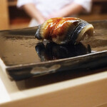日本橋蛎殻町 すぎた - 穴子の握り（ツメ）