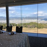 アッパーラウンジ - アッパーバンケット銀河のお部屋。正面に富士山を見ながらの食事です。
