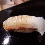 日本橋蛎殻町 すぎた - ⚫真鯛　柔らかくうま味が強い