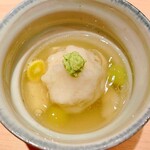 新ばし 星野 - 蛤の蕪蒸　百合根、銀杏。蕪はそっと載せられて、固まらせず鮮烈な蕪の旨みがこの時期らしい。