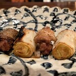 たでの葉 -  尾長鴨のねぎま この肉質は良いです、噛み応えがあり脂がとてもジューシー。 タレに漬けて焼かれていますが、タレがとても美味しいです。 焼かれて水分が飛び縮んだ分、旨味が凝縮されているのですね、これも美味しい♪