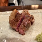 たでの葉 - 猪肩ロース（熊本県産） タレに漬けて焼かれたイノシシ、この噛み応えの良さはまさにジビエをいただいている喜びです。 脂身の甘さと脂ののったお肉、堪りませんね♪