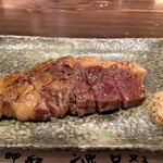 たでの葉 -  蝦夷鹿ロース肉 この日一番美味しかったのは、鹿のロースです。 さらっとした脂の甘さは猪の物とは比べ物にならないほどに素晴らしく、お肉は噛み応えもあり旨味が半端ない程に溢れています。 ジューシーですとても。 ひれも良かったのですが、ロースの素晴らしさに一目惚れしました♡