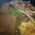 中華食酒館 天一坊 - 湯気で隠れる牛肉