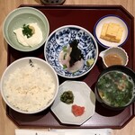 田中田式海鮮食堂 魚忠 - 朝定食880円