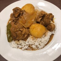 紅花別館 - ルーを全体掛け　ルーは少し壺に残した状態　後から全部かけた