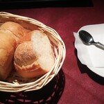 サーラ・マンジェ・ドゥ・クール  - 