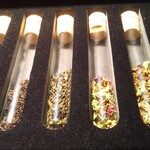 サーラ・マンジェ・ドゥ・クール  - 