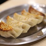 黄金餃子と唐揚げの店 阿波座寅や - 