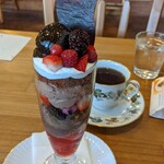 クリクリ - 冬のチョコベリーパフェ¥1050
      ~2021.1.4