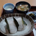 サンサン茶屋 - 料理写真:おにぎりセット　鮭・肉味噌