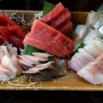 ぽんぽこたぬきのかくれ家 - オススメ刺身5点盛（6点入ってるけど。笑）