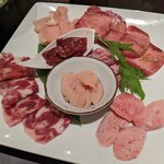 三百屋 F3 - 塩肉盛り合わせ