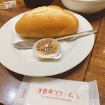洋食亭ブラームス - 熱々のパン