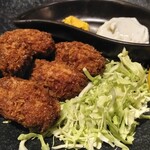 タイガー食堂 - カリっと揚がったカキフライ。