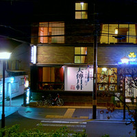 大傳梅梅 - （撮影 20120718）夜の外観も雰囲気がある。