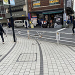 世界一のカキフライと肴 わぶ - 並んでます