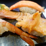 回し寿司 活 活美登利 - 6貫盛の赤貝