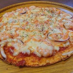 トスカチーナ - エビとカニのグラタン風ピザ(クリスピー) 1,650円(税込)