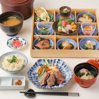 お昼の会食に最適 咲くらの松華堂 国産牛フィレ肉ステーキ 9種の季節和菜 鯛めし 咲くら 阪急グランドビル店 さくら 梅田 居酒屋 食べログ