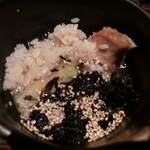 いかの墨 - 鮭といくらの釜戸炊きご飯(お茶漬けにしました)