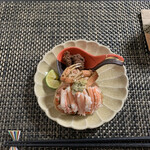 蕎麦・酒 青海波 - セコガニの甲羅盛り。
            オスの松葉ガニは勿論有名ですが、メスのセコガニも大変美味い。内子外子がたっぷり。