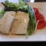 鳴門水産 - しっとり豆腐とトマトのサラダ