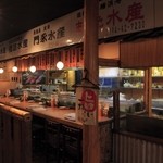 鳴門水産 - カウンター付近