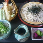 日本料理　華や - 天ざる。1300円。