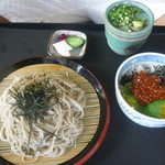 日本料理　華や - ミニいくら丼ｾｯﾄ。1370円。