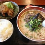 やまとラーメン - ラーメンと唐揚のセット（７８０円）