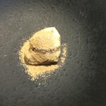 La Brianza - 北海道産きな粉のティラミス。きな粉だけでもおいしいきな粉を贅沢にティラミスにトッピング☆ お正月前というタイミングに日本っぽくアレンジされたティラミスは、また格別においしかったです♡～(≧▽≦)