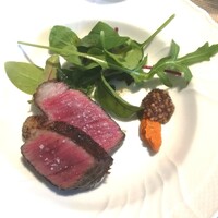 La Brianza - A5和牛もも炭火焼きロメスコタスマニア産粒マスタード添え。ジューシーで味わい濃いお肉、香ばしい焼き、ほどよくサシも入っていてとてもおいしい♡