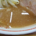ラーメン二郎 - スープの豚出汁感薄目