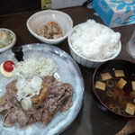 家庭料理居酒屋 よってって - ♪牛肉のおろし定食 ¥500