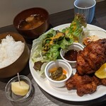 定食屋いち - Ｂ鶏唐揚げ定食（ムネ２・モモ１）