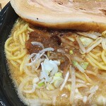 とろこく味噌らーめん みそや 源兵衛 - この味噌を溶かしながら食べるとの事。溶かさなくてもコクは充分！