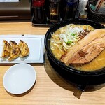 とろこく味噌らーめん みそや 源兵衛 - 一本角煮味噌ラーメン＆餃子！以前の石焼らーめん火山は美味しかったが新店は如何に？