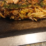 Okonomiyaki Takoyaki Takozen - 呉焼きうどん　横から