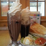 コメダ珈琲店 - アイスココアとクリームコーヒーはソフトクリーム満載！