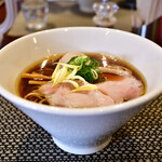 生粋 花のれん - 旨み鶏だし 味玉ラーメン(醤油)@1,130円：全景