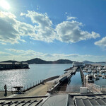 ガンツウ - マリーナのラウンジで