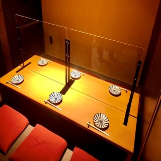 Full of private rooms, all seats equipped with face-to-face partitions