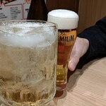 鮨・酒・肴 杉玉 - 当方の乾杯の手が写りませんでした。(;´Д｀)