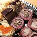 洋惣菜 亀洋 - カンガルーのタタキ春巻き風