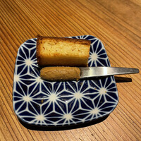 鳥恵 上野広小路店 - コース:自家製レバーパテ。カンパーニュの食感が最高です。おかわりしたくなるパン！