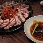 炭火焼肉・韓国料理 KollaBo - サムギョプサルは沢山の野菜と共に。