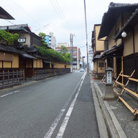 俵屋旅館 - この写真では路地をはさんで左が柊屋、右が俵屋。