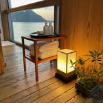 ガンツウ - 夕方の部屋のテラス